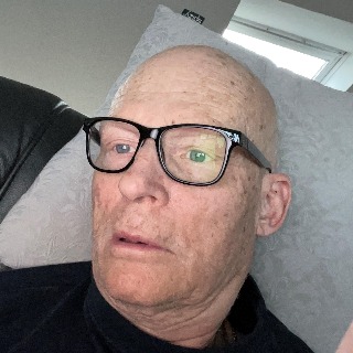 Jeg er en frisk fyr på 63 er single og har været det i 4 år jeg savner en at gå og holde i ... chat med Martin, en Mand fra Kokkedal. Stort chat-forum.