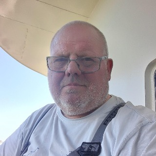 Er ærlig, kærlig ligetil mand, der er kommet på førtidspention kigger efter sød pige med b ... chat med Smede, en Mand fra Frederikshavn. Stort chat-forum.