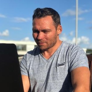 Job som leder  ... chat med Daniel, en Mand fra Helsinge. Stort chat-forum.
