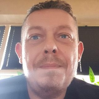 En glad, positiv, smilende, kærlig person. Som ser det bedste i alle. Jeg søger ikke efter ... chat med Dan, en Mand fra Ans By. Stort chat-forum.