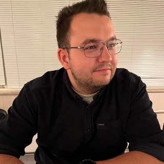 Er en sjov person som godt kan lide at se en god film eller bare være sammen med familie o ... chat med Anton, en Mand fra Vejle. Stort chat-forum.