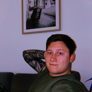 Ung dreng på 23 der læser på universitet  ... chat med Marcus, en Mand fra Valby. Stort chat-forum.