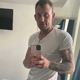 Jeg arbejder med stillads elsker og træne går tur i skoven og elsker godt selskab……………………. ... chat med Pof, en Mand fra Esbjerg. Stort chat-forum.
