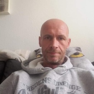 Hej 
Jeg er 48 og fra Skive søger en dejlig kæreste  ... chat med Claus, en Mand fra Skive. Stort chat-forum.