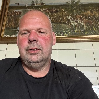 Er en ung fyr på 48år som søger en sød kæreste/kone jeg bor alene med min hund ude på land ... chat med Løven76, en Mand fra Helsinge. Stort chat-forum.