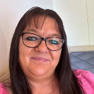 Jeg hedder Lea og er 53 men det føler jeg mig ikke som mere som en på omkring 40 og så er  ... chat med Leaknudsen, en Kvinde fra Nykøbing F. Stort chat-forum.