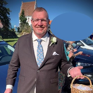 Hej! Jeg er 59, single og klar til et nyt kapitel. 
Jeg har haft en godt liv med job, rej ... chat med Morten, en Mand fra Middelfart. Stort chat-forum.