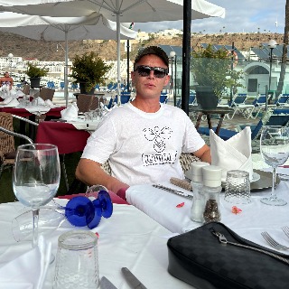 Hej jeg er en frisk fræk fyr på 35 år som hviler i mig selv.  ... chat med Mrsaxe, en Mand fra Græsted. Stort chat-forum.