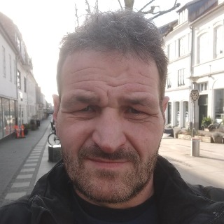 Gift Mand søger sjov og ballade og irl kontakt uforpligtende  ... chat med Sexgladjyde, en Mand fra Fredericia. Stort chat-forum.