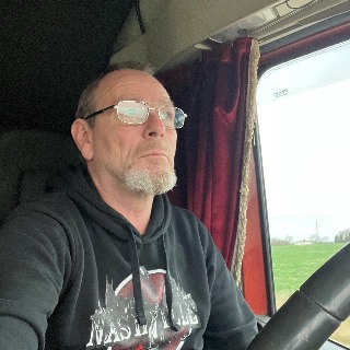 Jeg er lastbilchauffør i min fritid kører jeg på motorcykel 
Jeg har ingen børn  ... chat med Tonny, en Mand fra Jyderup. Stort chat-forum.