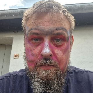 Mand 38 2 piger en på 3 og 7 på deltid
Har lidt extra på sidebenene som jeg er ved at kom ... chat med Henrik, en Mand fra Lemming. Stort chat-forum.