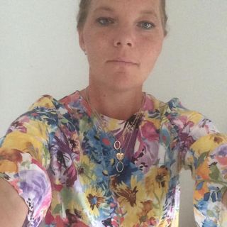 Snuser lidt. Søger først og fremmest en der er ærlig og loyal over for sin partner. En man ... chat med Louise, en Kvinde fra Aalborg. Stort chat-forum.