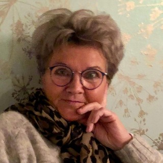 Jeg er en glad og positiv “ pige “ årgang 53 , som til tider savner tosomheden .
Jeg er m ... chat med Bodil, en Kvinde fra Tønder. Stort chat-forum.