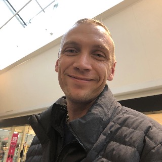 Jeg er en mand på 39 år og søger en pige til at hygge sammen med og div. 
Helst en frist  ... chat med Kenneth, en Mand fra Hvidovre. Stort chat-forum.