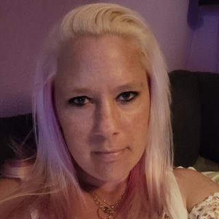 Hejsa. Jeg er en kvinde på 38 år og jeg søger en mand med stort m, sød og betænksom, roman ... chat med Pink84, en Kvinde fra Taastrup. Stort chat-forum.