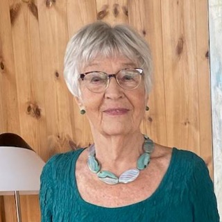 Har det bedst i selskab med andre. Kan godt lide klassisk musik og opera ( Wagner ) 
Har  ... chat med Fynbo, en Kvinde fra Svendborg. Stort chat-forum.